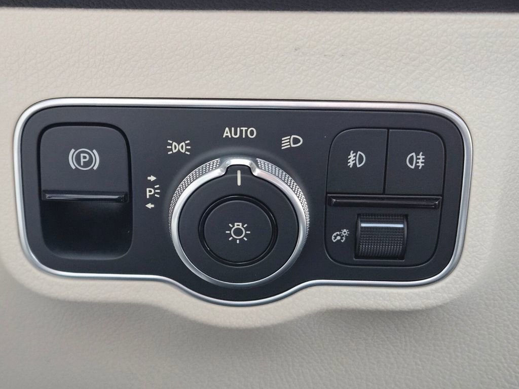 New 2026 Mercedes-Benz GLB 250 4MATIC image 25