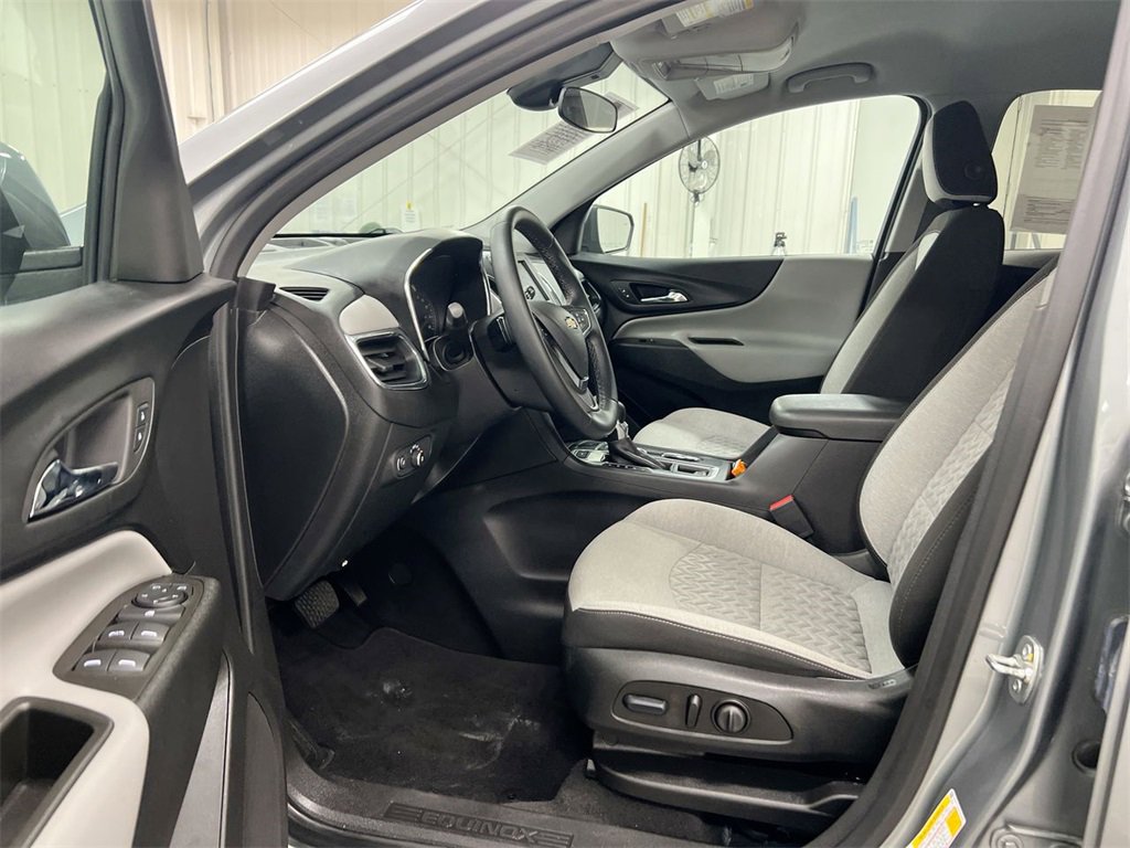 Used 2023 Chevrolet Equinox LT w/ Driver Convenience Package image 18