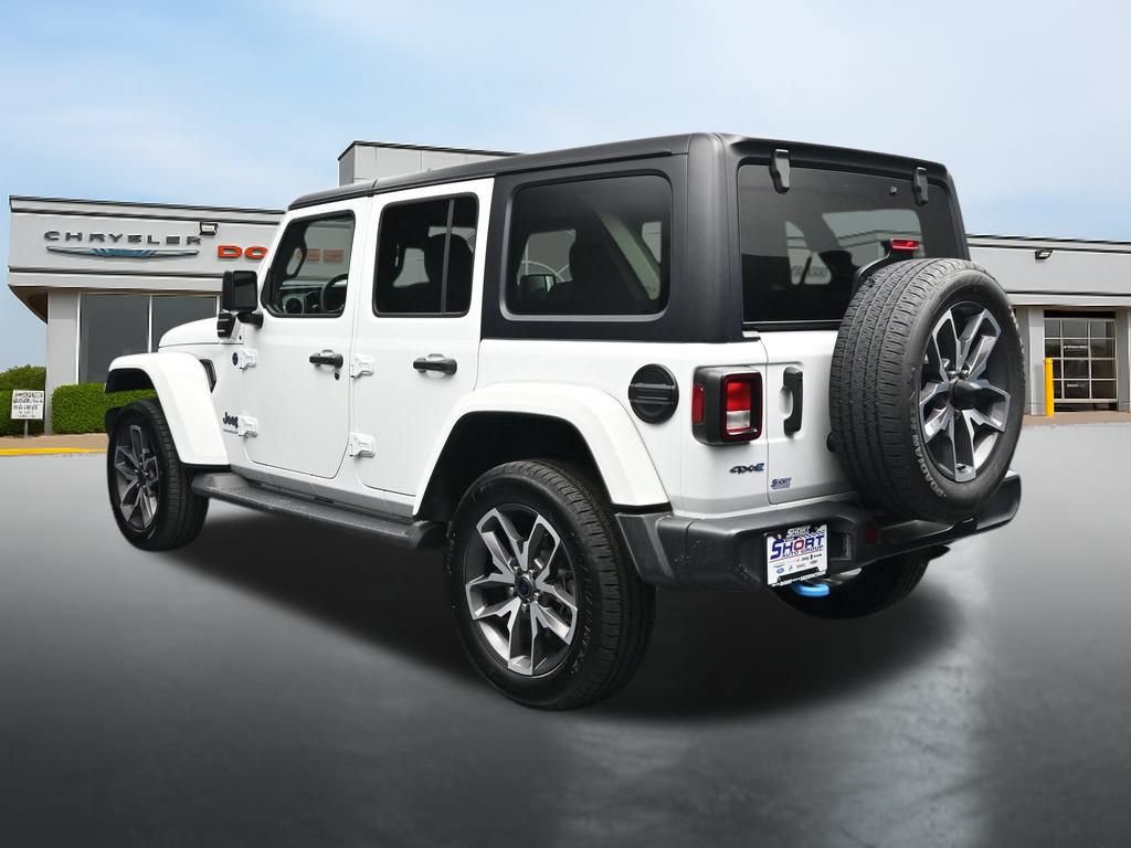 Used 2024 Jeep Wrangler Unlimited w/ Convenience Group AWD/4WD image 3
