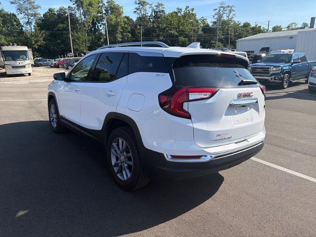 Used 2024 GMC Terrain SLT FWD image 3
