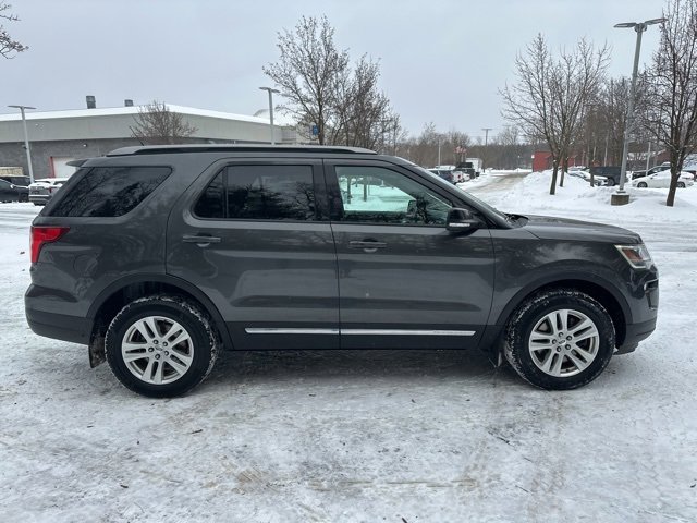 Used 2018 Ford Explorer XLT w/ Equipment Group 202A image 6