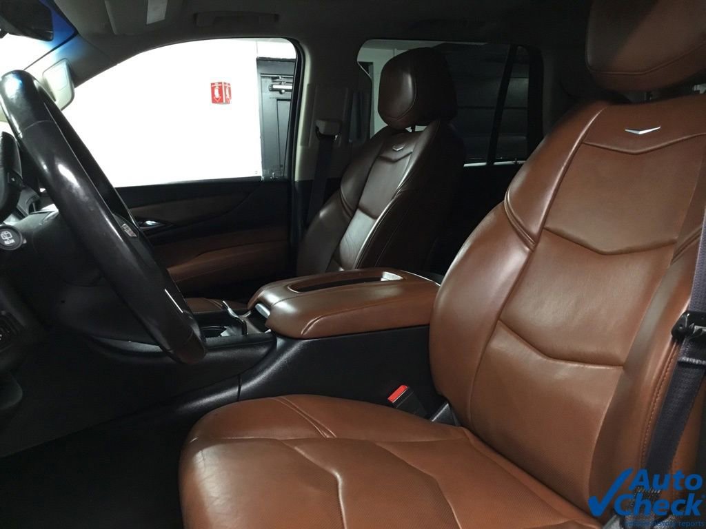 Used 2017 Cadillac Escalade Luxury AWD/4WD image 25
