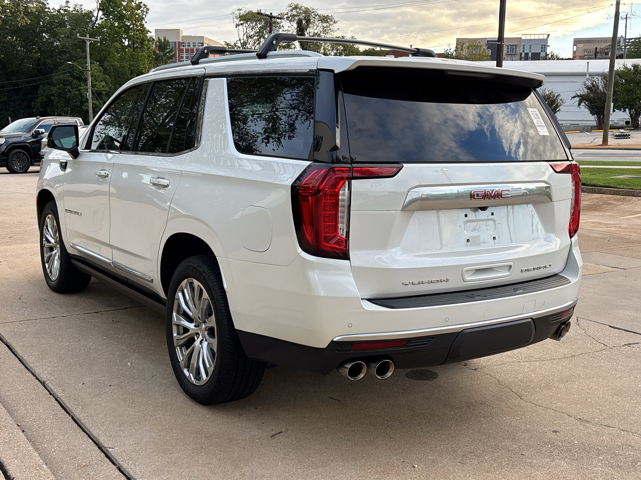 Used 2023 GMC Yukon Denali AWD/4WD image 6