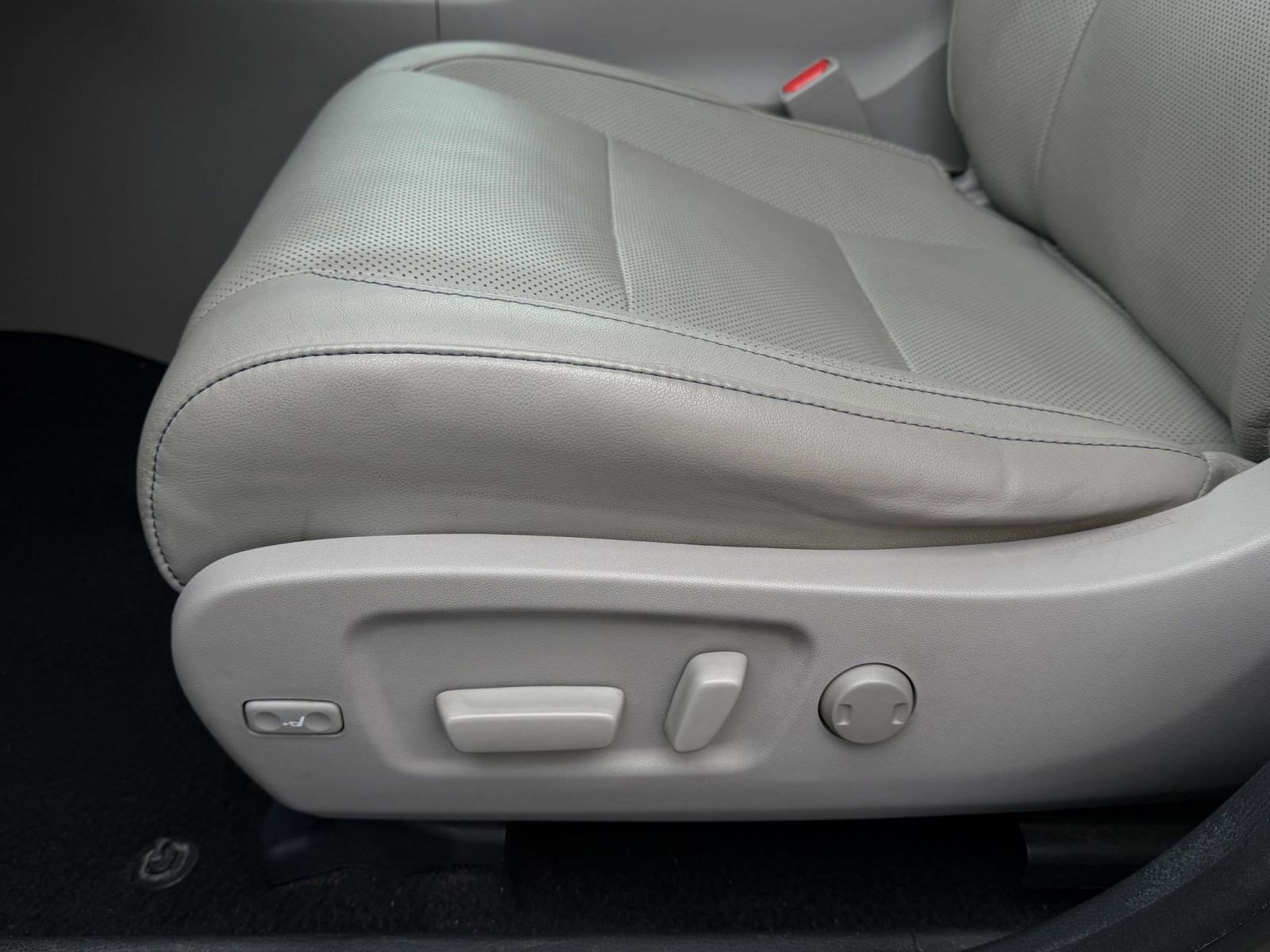 Used 2015 Toyota Highlander Limited Platinum image 13