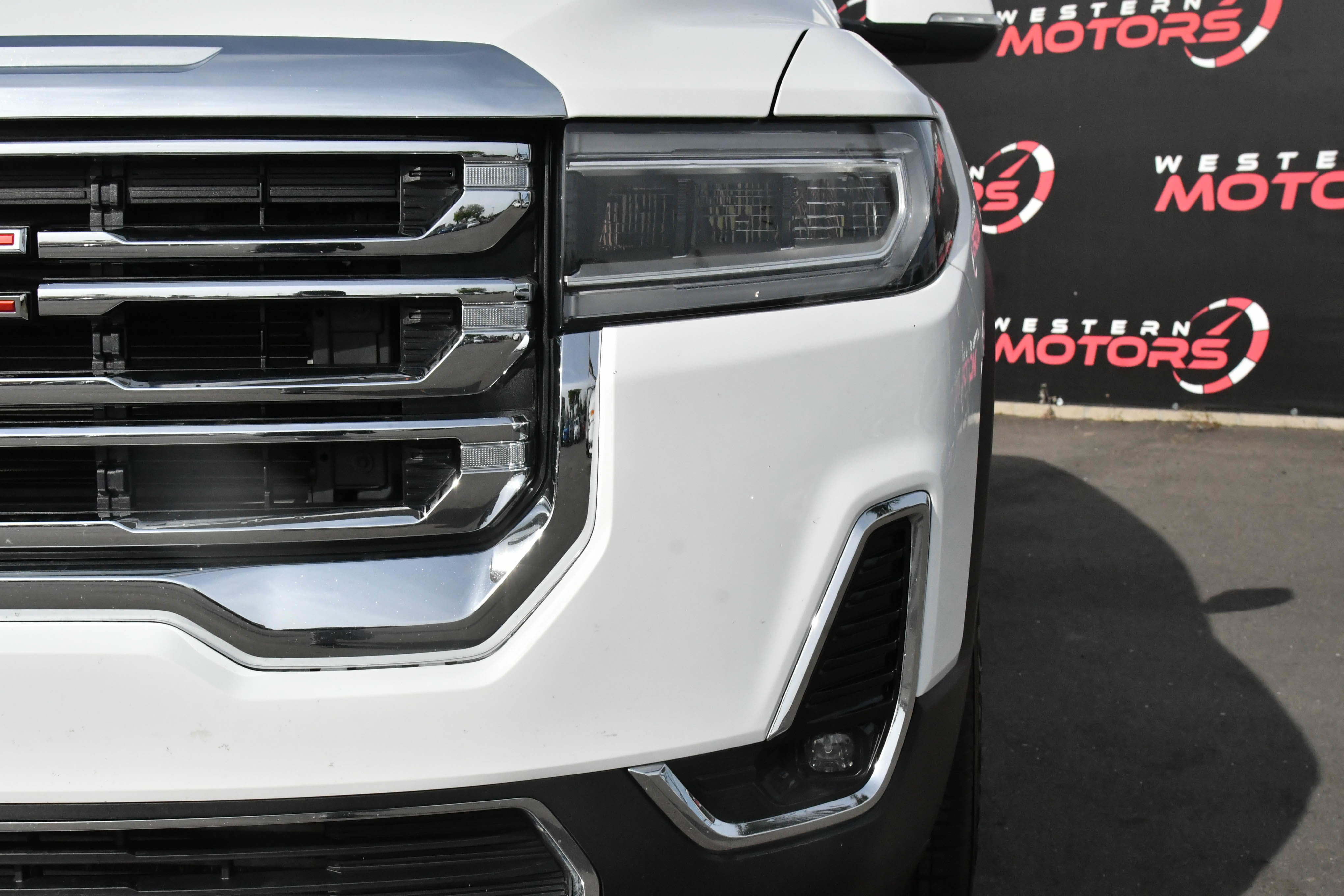 Used 2023 GMC Acadia SLT image 11