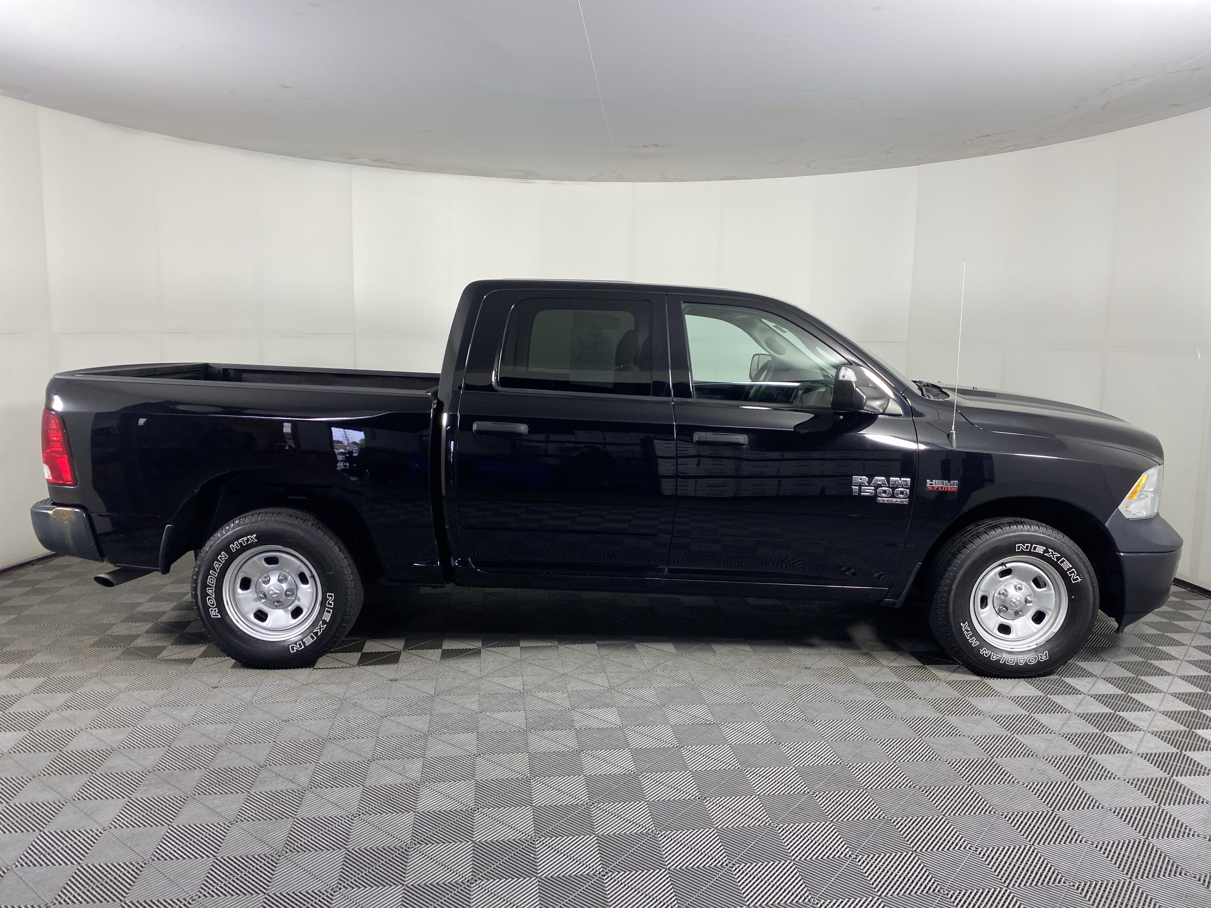 Used 2019 RAM 1500 Tradesman w/ Popular Equipment Group AWD/4WD image 5