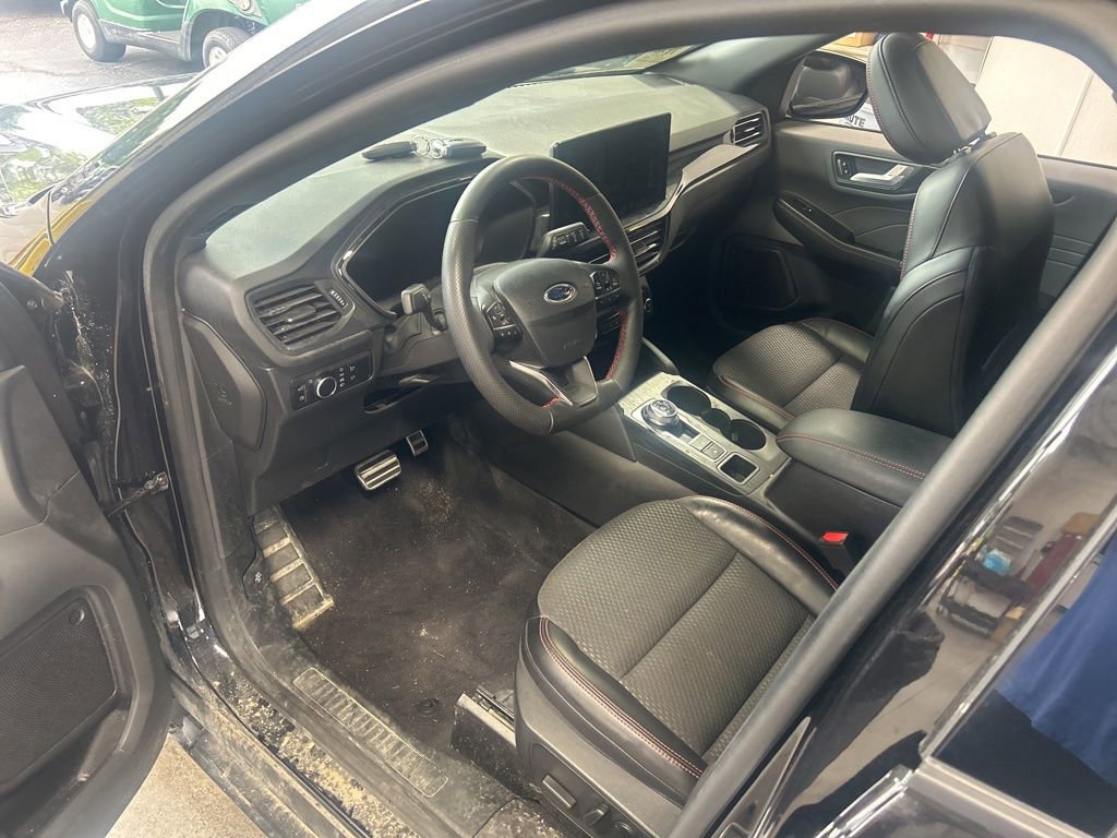 Used 2023 Ford Escape ST-Line w/ Equipment Group 301A FWD image 3