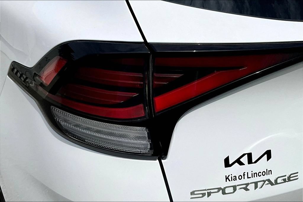 Certified 2025 Kia Sportage SX AWD/4WD image 21