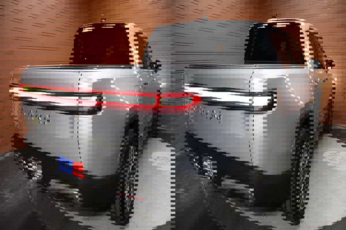 Used 2023 Rivian R1T Adventure image 12