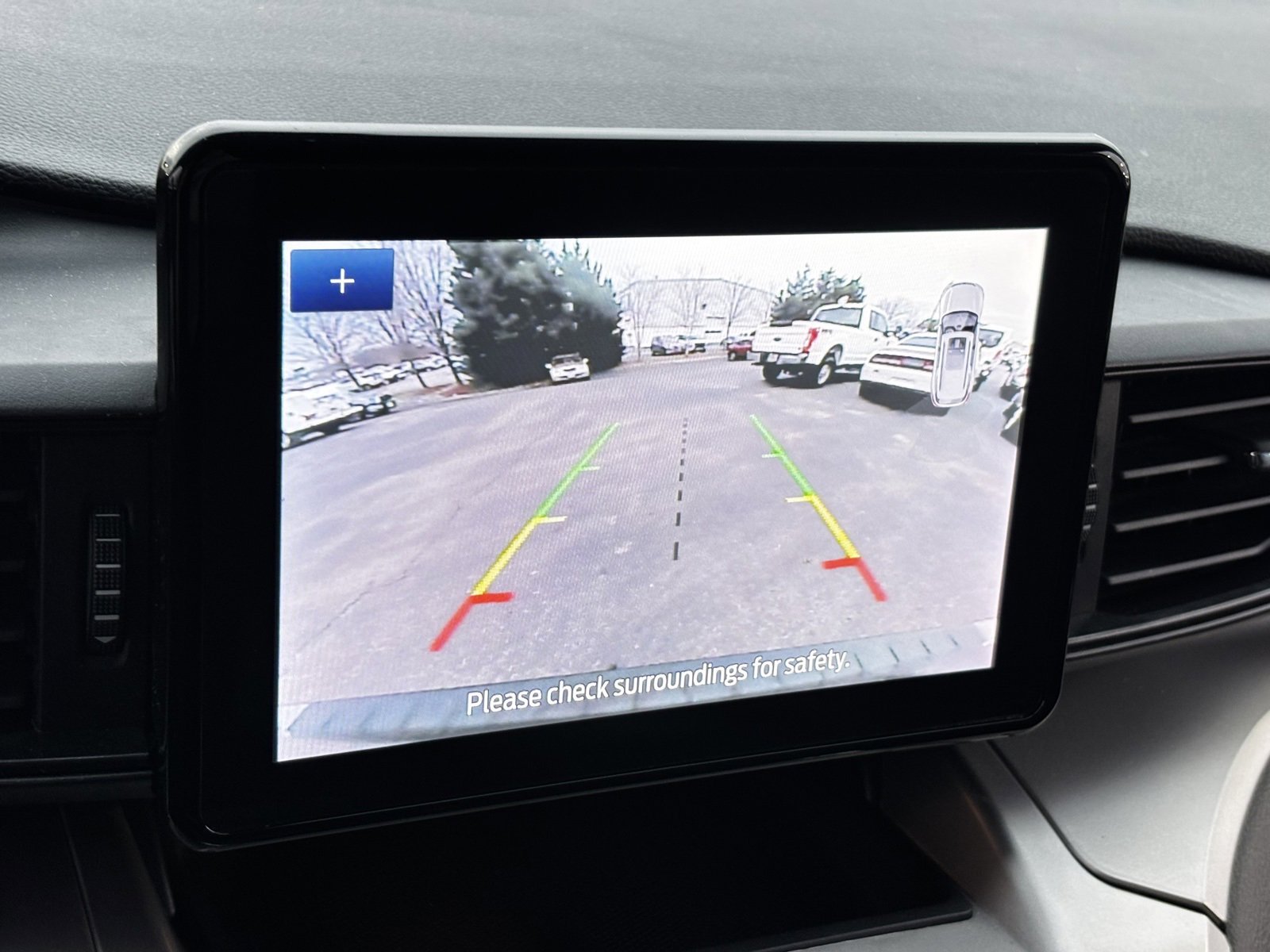 Used 2022 Ford Explorer XLT image 4