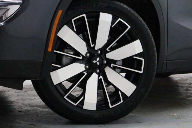 Used 2025 Mitsubishi Outlander SE FWD image 3