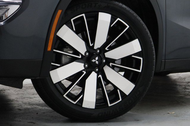 Used 2025 Mitsubishi Outlander SE FWD image 3