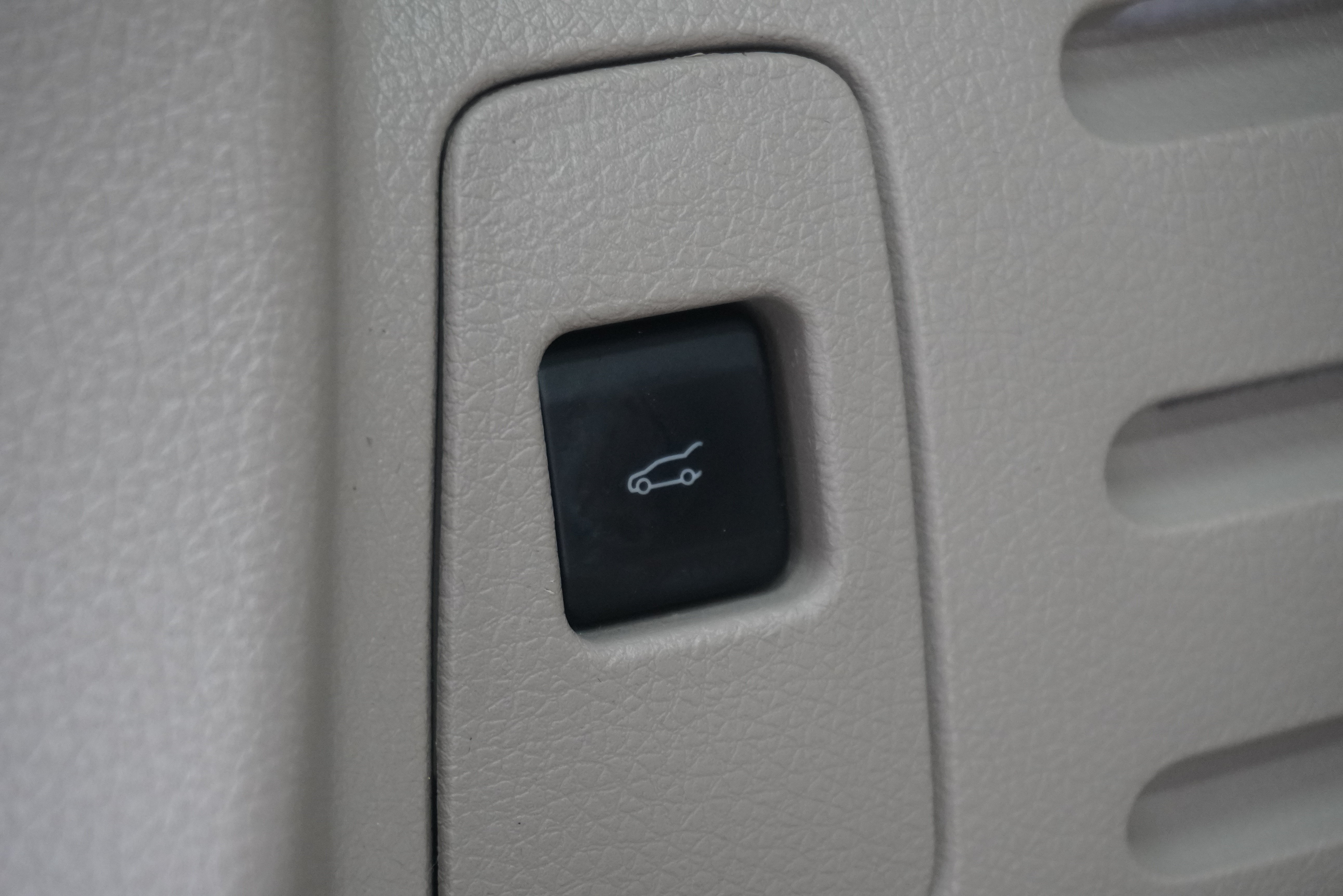 Used 2014 Lincoln MKX FWD w/ Equipment Group 102A image 27