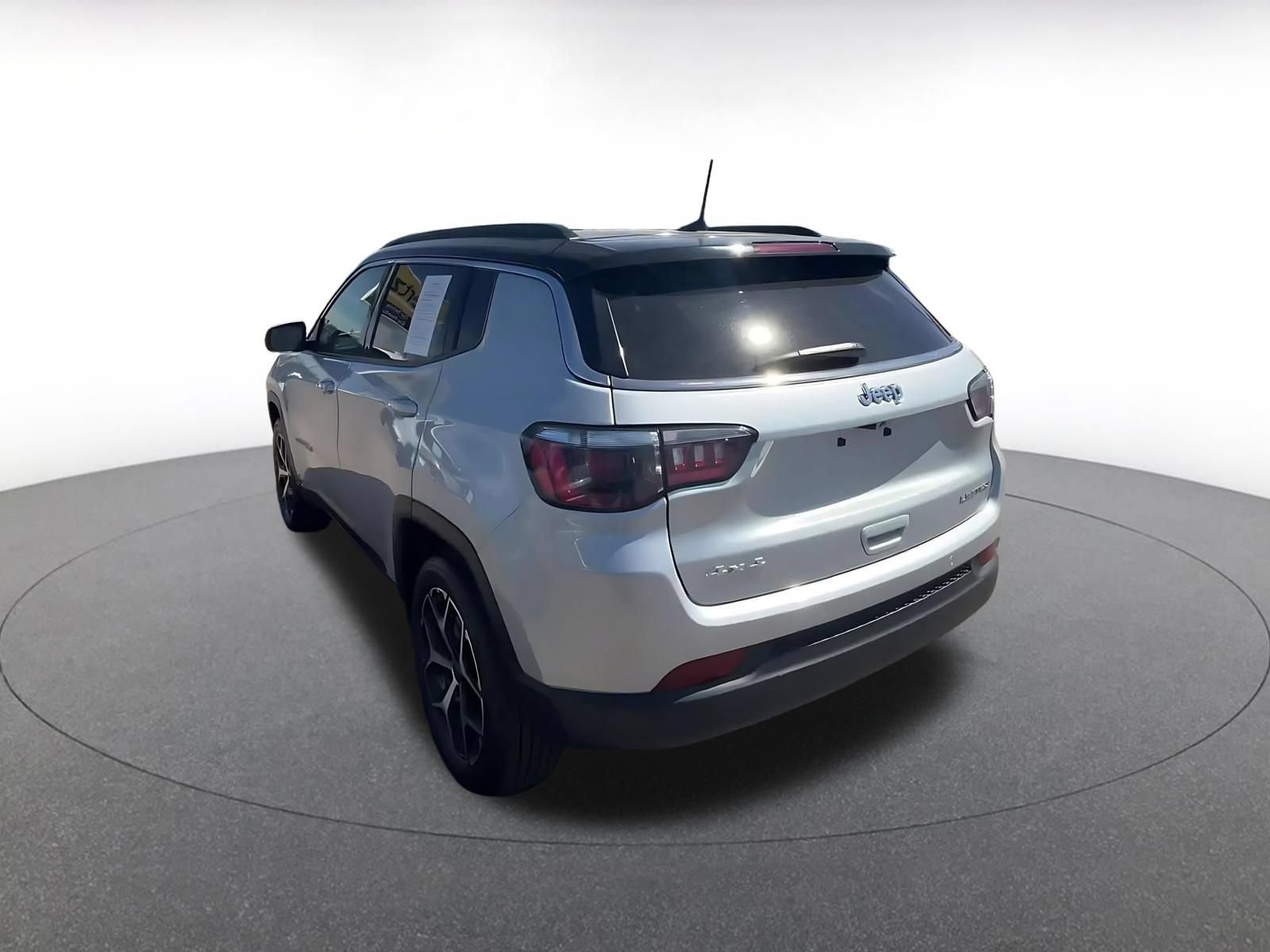 Used 2025 Jeep Compass Limited AWD/4WD image 11