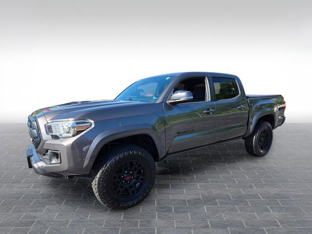Used 2018 Toyota Tacoma TRD Sport AWD/4WD image 3