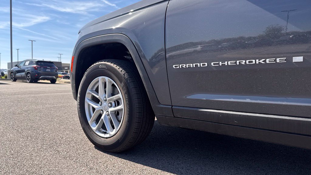 Used 2026 Jeep Grand Cherokee Laredo AWD/4WD image 30