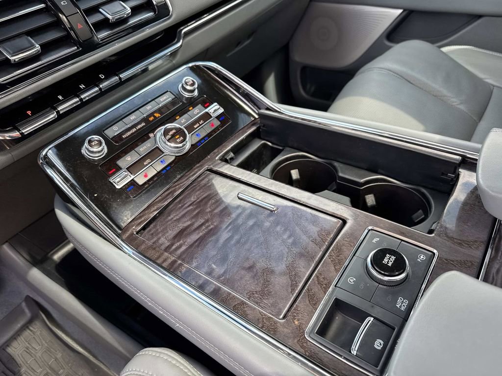 Used 2020 Lincoln Navigator Reserve w/ Luxury Package image 27