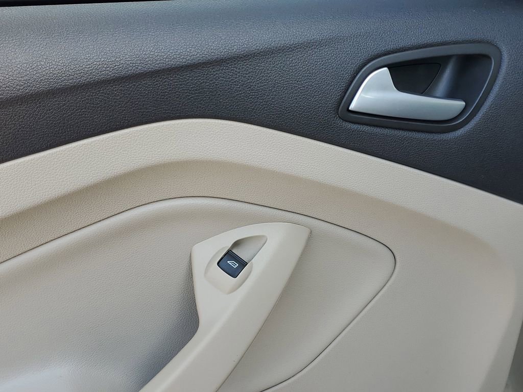 Used 2018 Ford Escape SE image 15