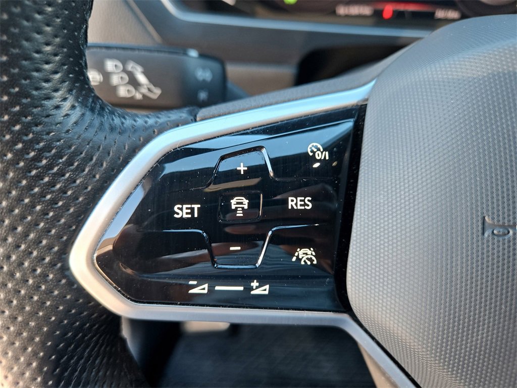 Used 2022 Volkswagen Tiguan SEL R-Line image 15