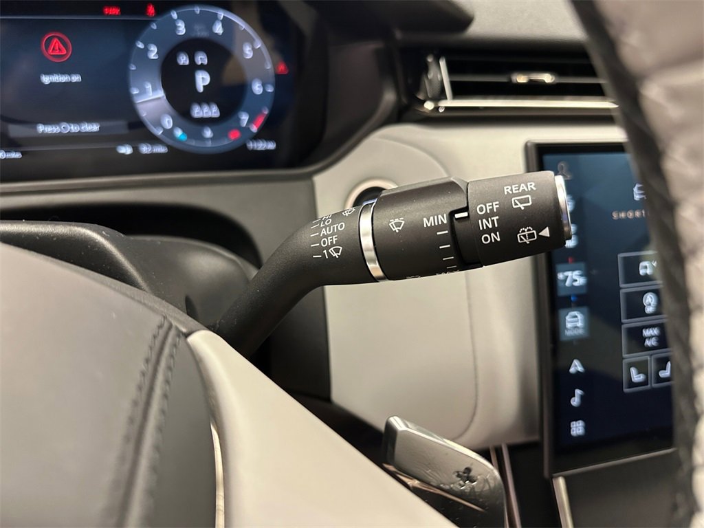 Used 2025 Land Rover Range Rover Velar Dynamic SE image 18