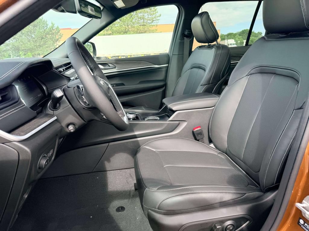 New 2026 Jeep Grand Cherokee Limited AWD/4WD image 16