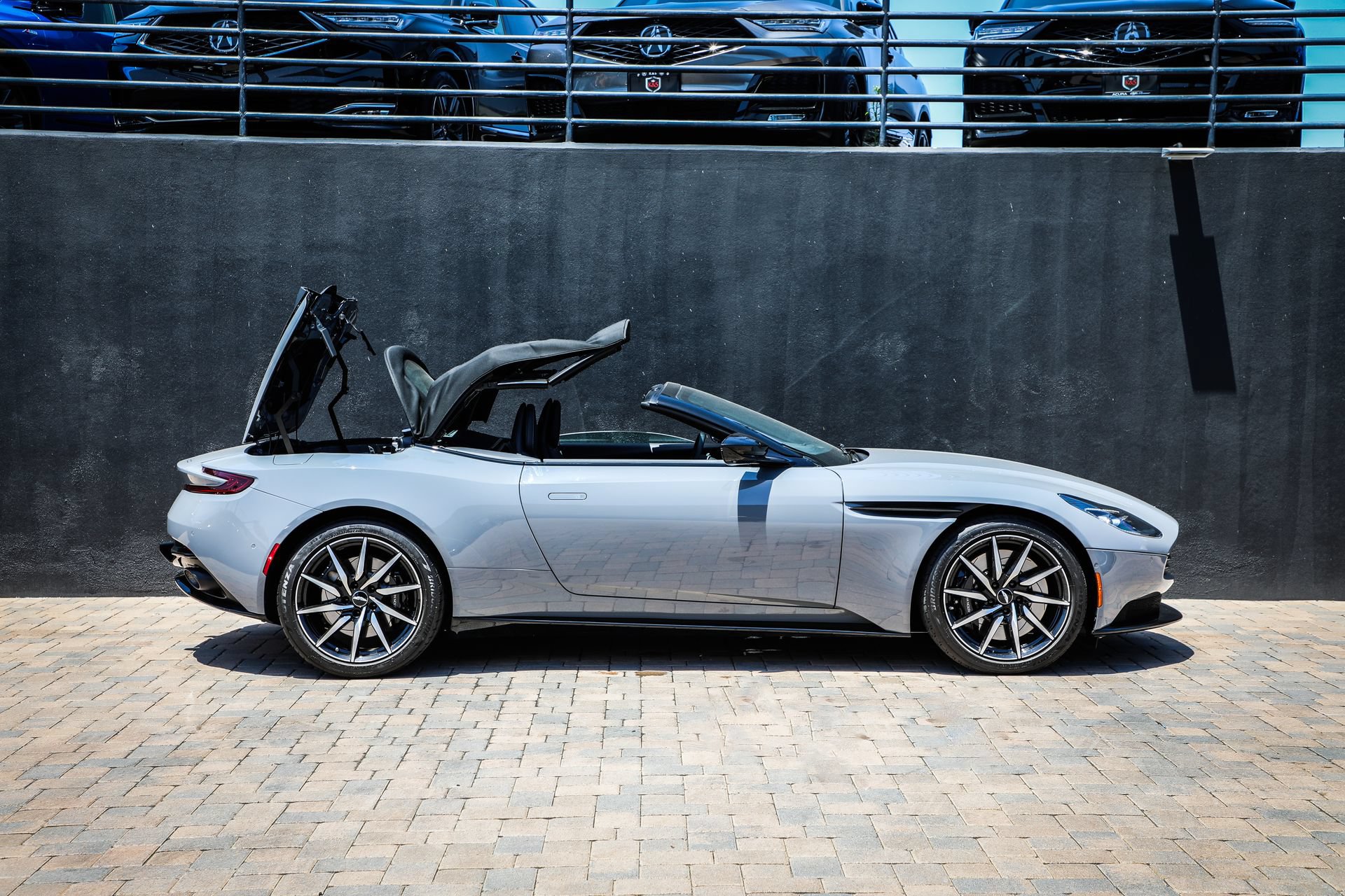 Used 2022 Aston Martin DB11 Volante RWD image 34