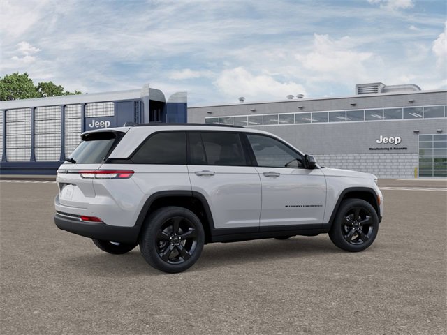 New 2025 Jeep Grand Cherokee Altitude image 4