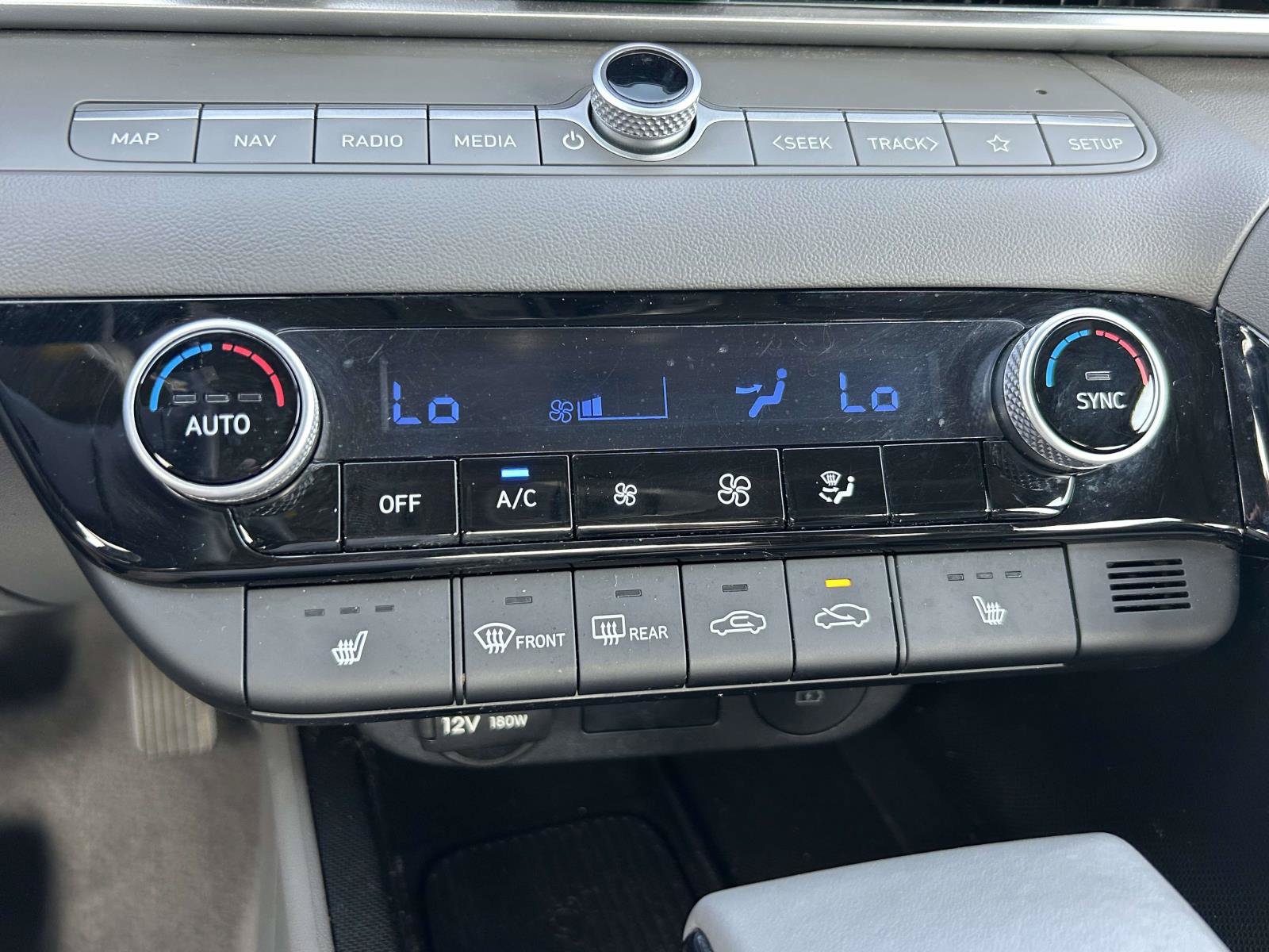 Used 2025 Hyundai Elantra SEL FWD image 21