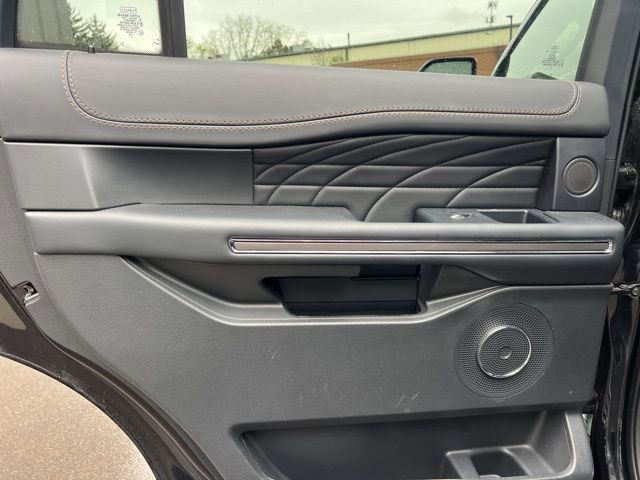 Used 2023 Ford Expedition Platinum AWD/4WD image 18