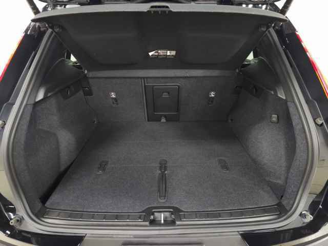 Certified 2024 Volvo XC40 B5 Plus w/ Climate Package AWD/4WD image 8