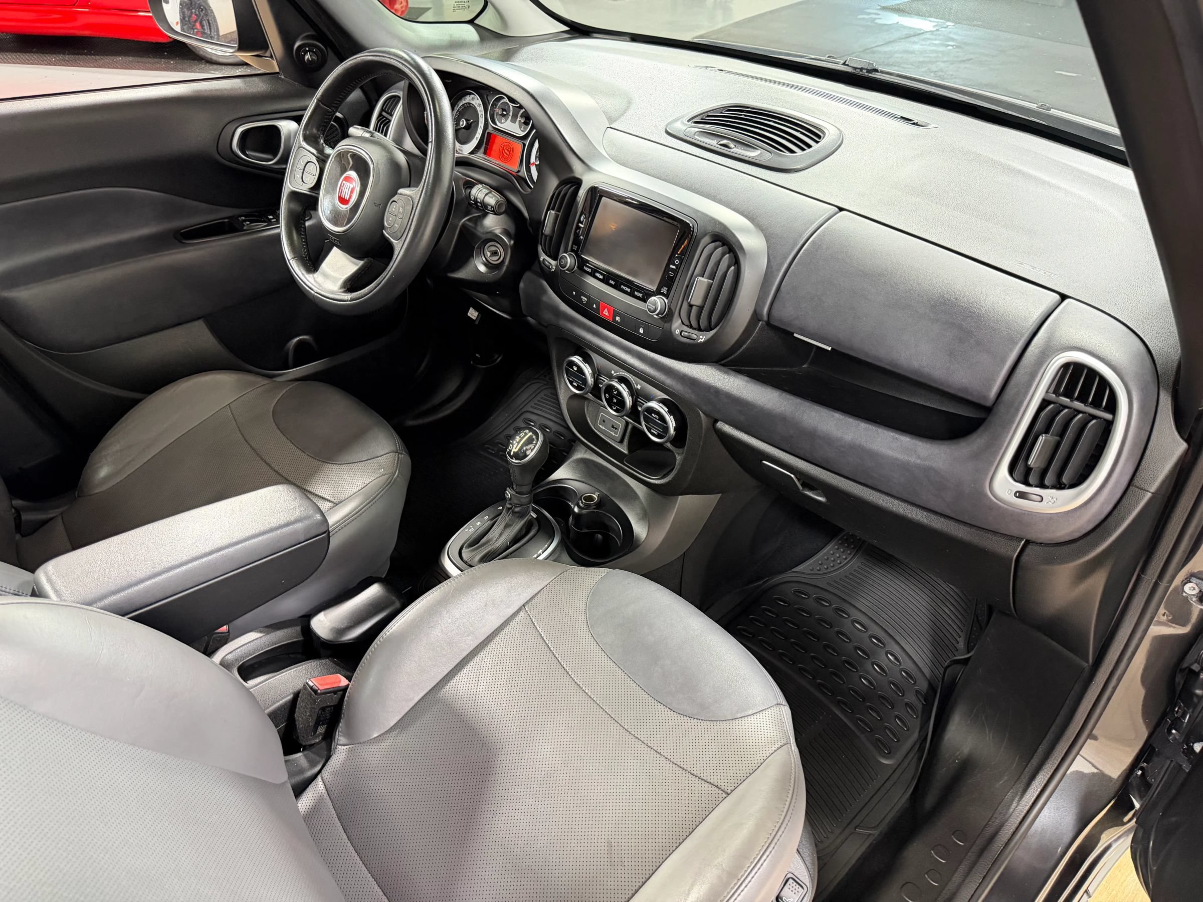 Used 2017 FIAT 500L Trekking w/ Dual-Pane Sunroof Package FWD image 20