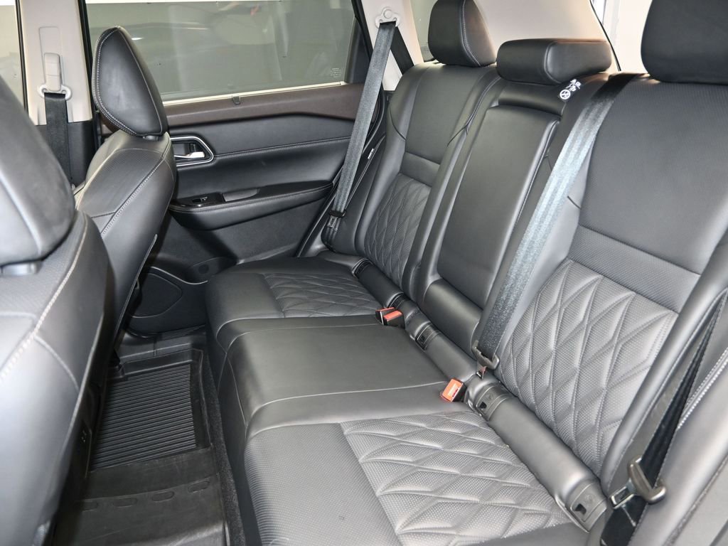 Used 2021 Nissan Rogue Platinum image 14