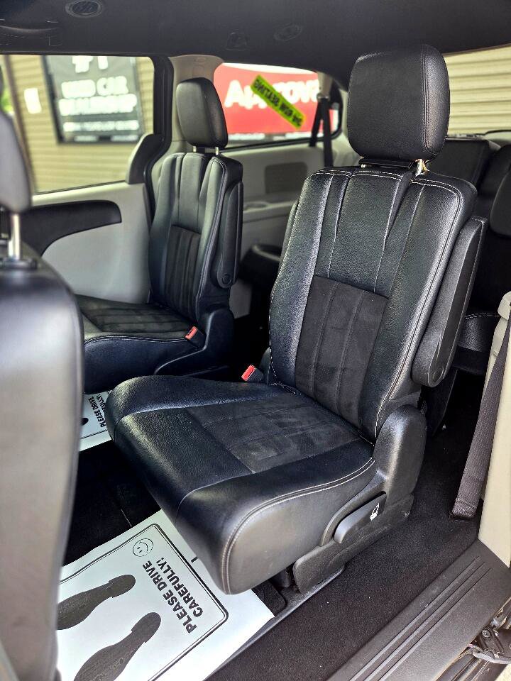 Used 2019 Dodge Grand Caravan SXT image 11