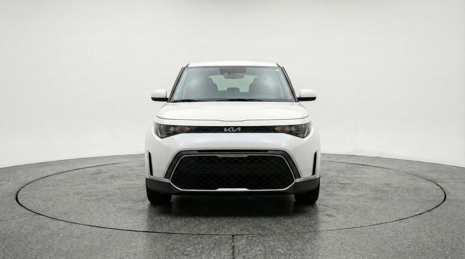 Used 2025 Kia Soul LX w/ LX Technology Package FWD image 2