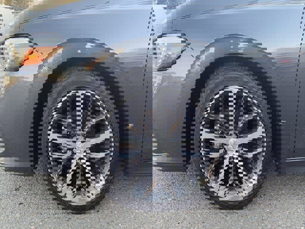 Used 2023 Honda Civic Touring image 2