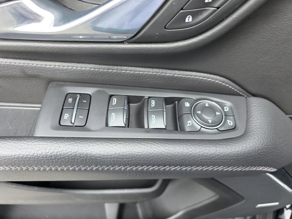 Used 2024 GMC Yukon XL Denali image 13