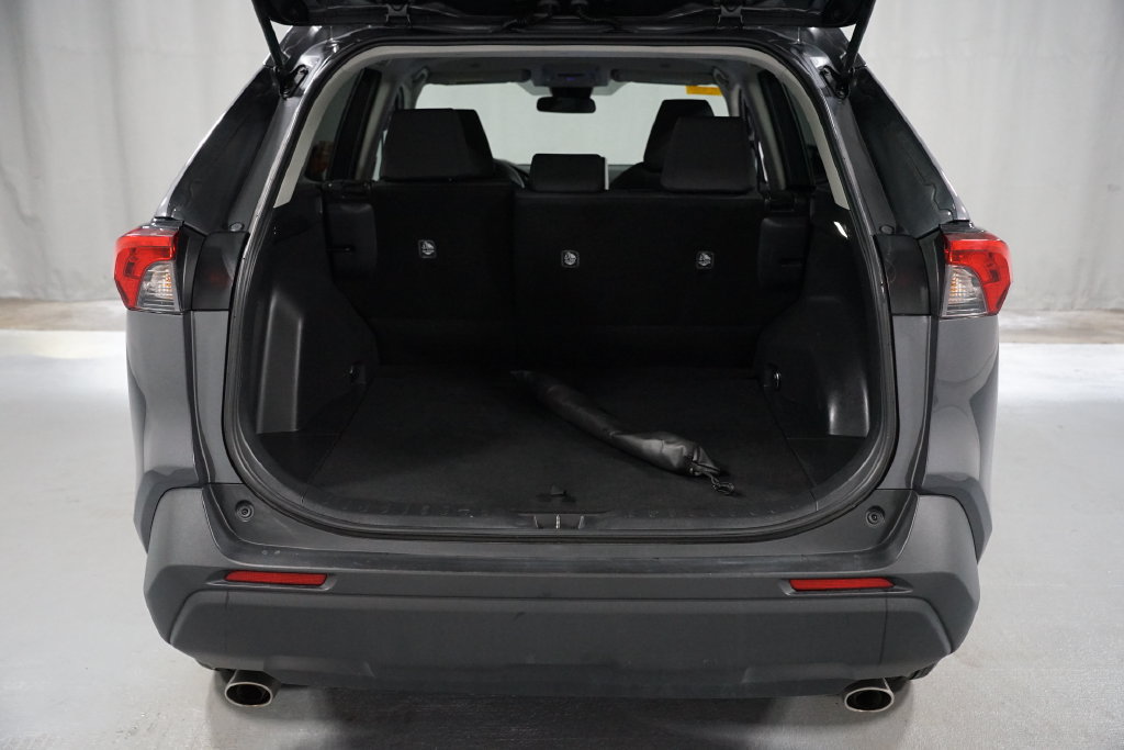 Certified 2025 Toyota RAV4 XLE FWD image 34