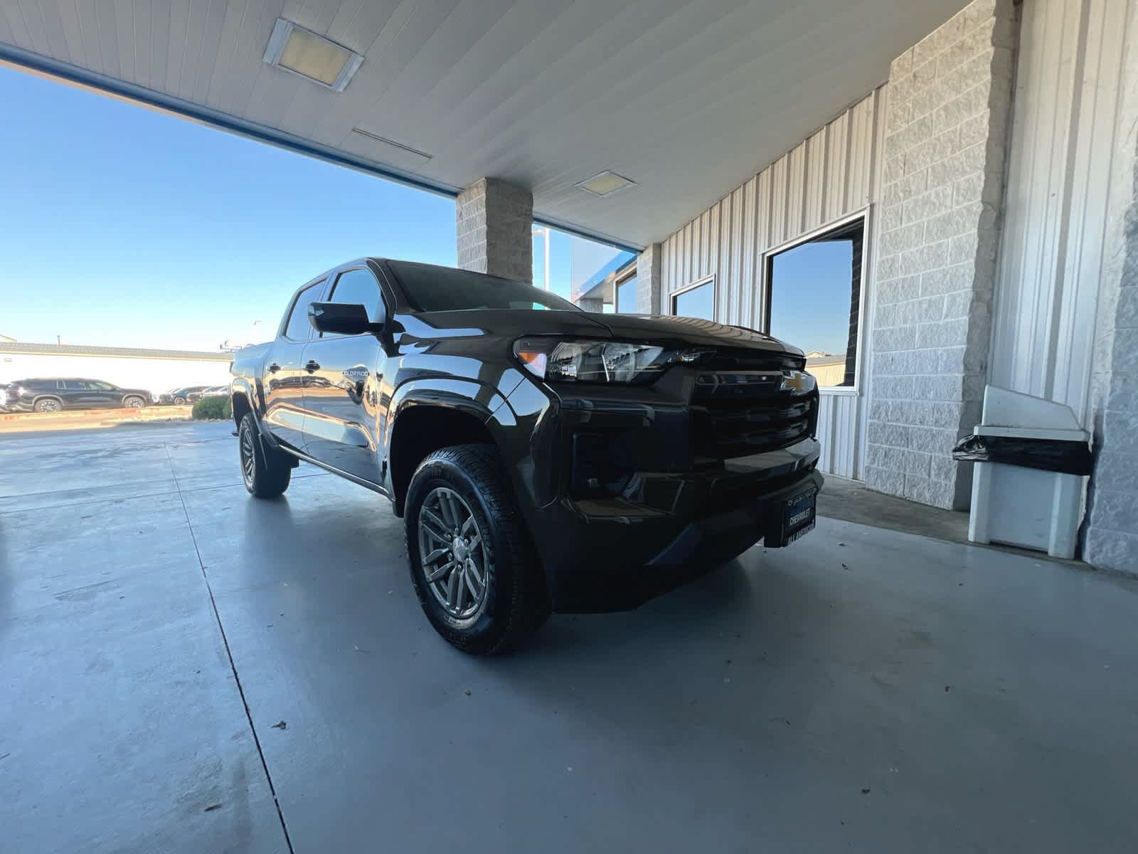Used 2024 Chevrolet Colorado LT w/ LT Convenience Package RWD image 2