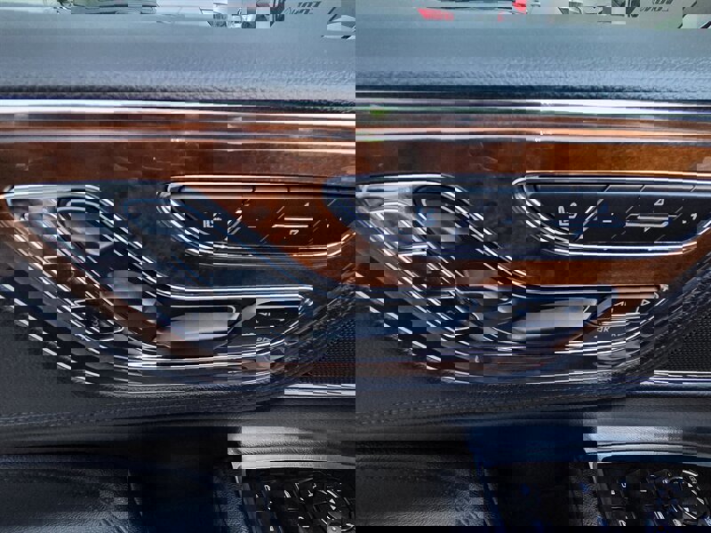 Used 2019 Lincoln Continental Select image 16