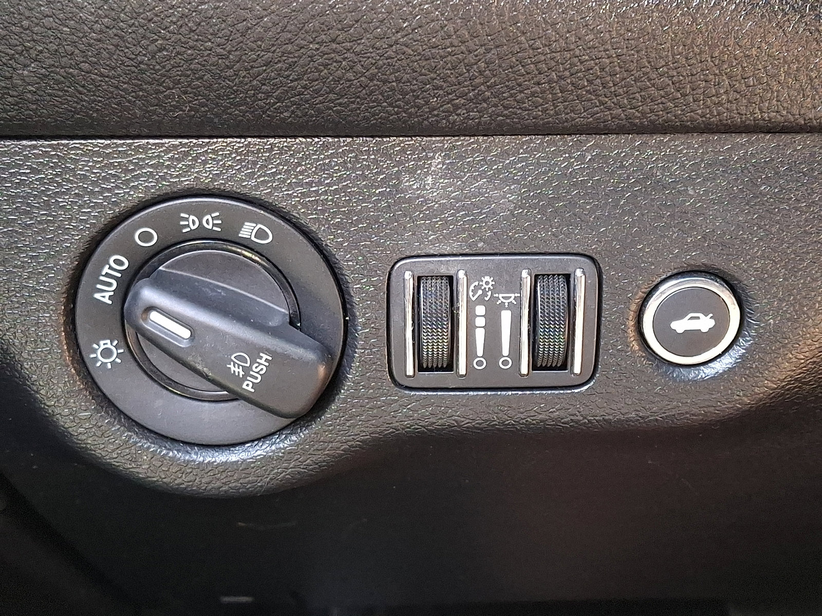 Used 2021 Dodge Challenger SXT w/ Blacktop Package image 25