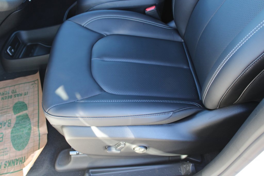 New 2026 Chrysler Pacifica Select image 24