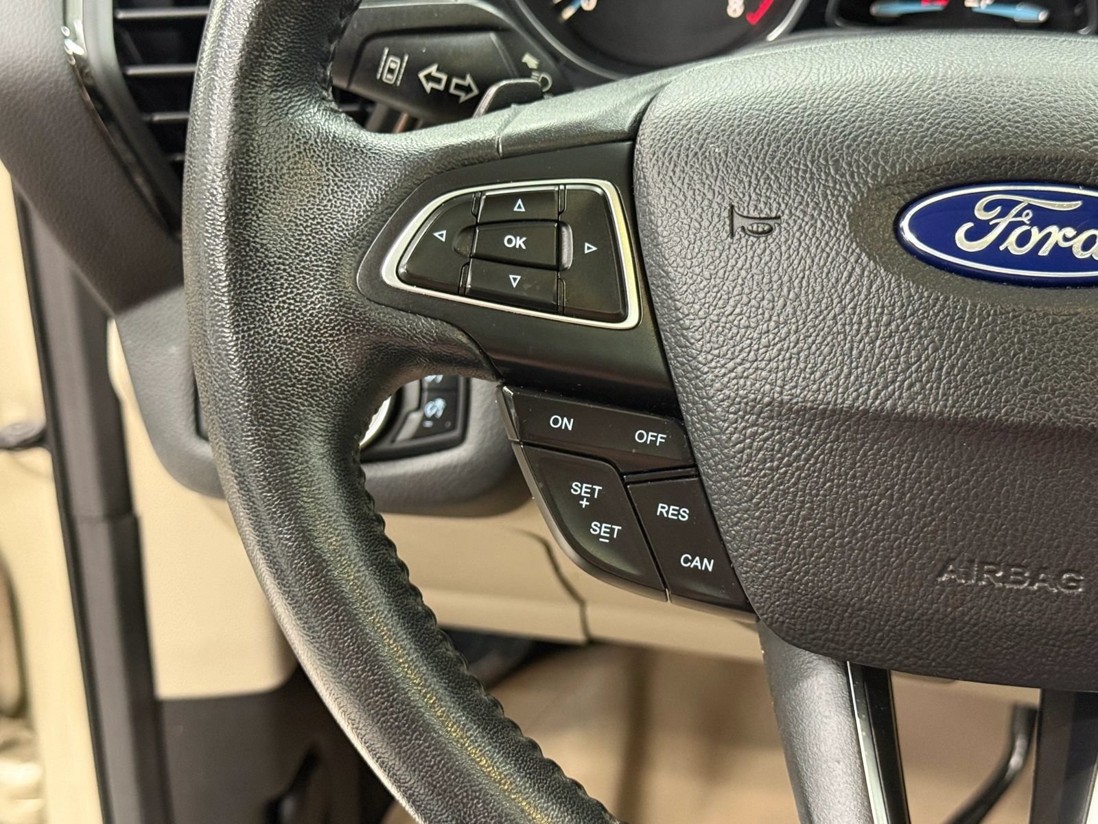 Used 2017 Ford Escape Titanium w/ Equipment Group 301A AWD/4WD image 31
