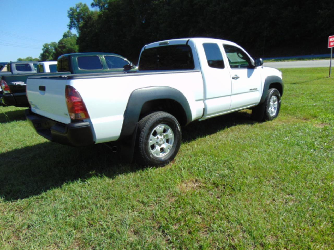 Used 2012 Toyota Tacoma 4x4 Access Cab V6 w/ Convenience Pkg image 2