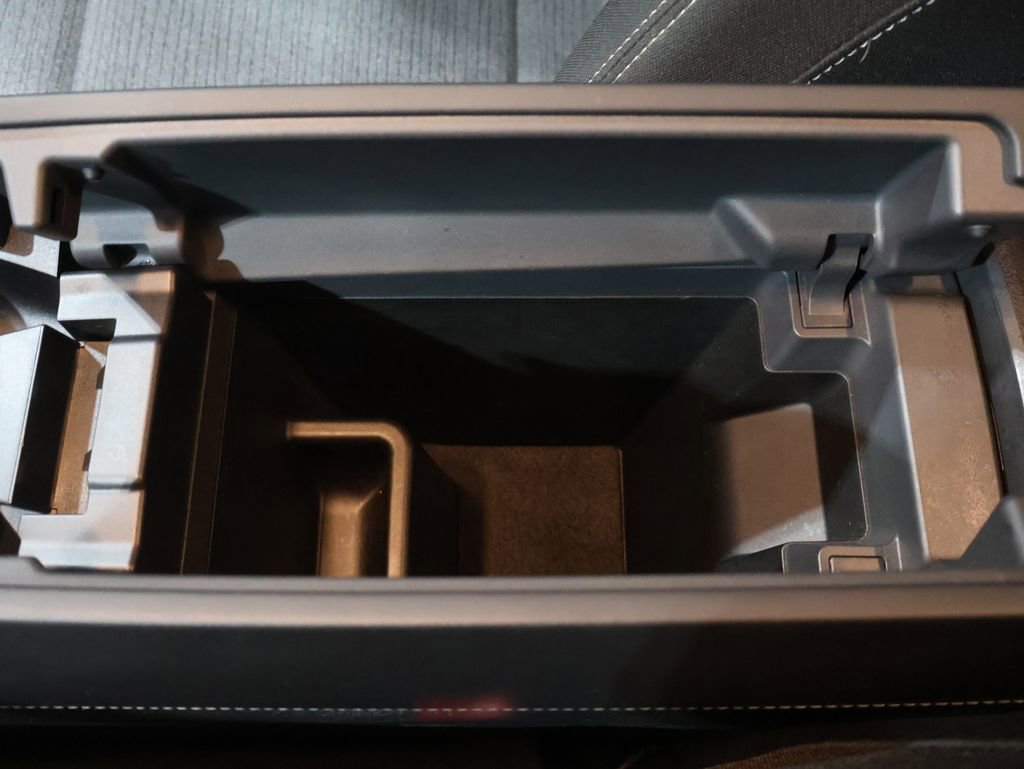 Used 2022 Nissan Rogue SV image 31