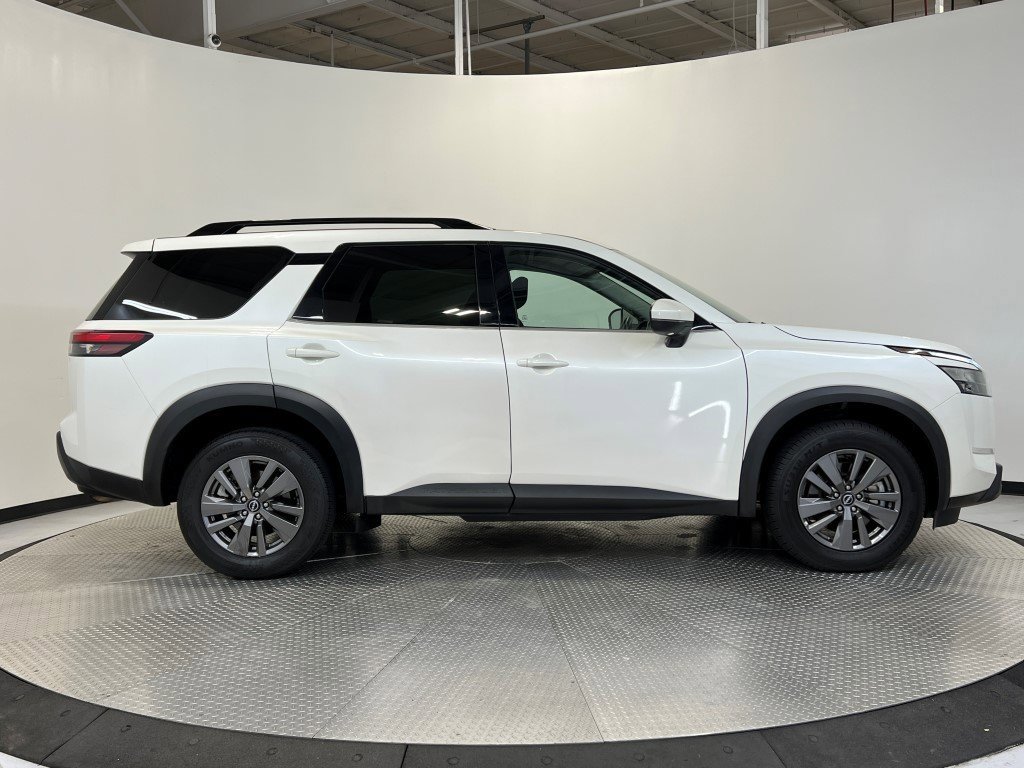 Used 2024 Nissan Pathfinder SV image 9