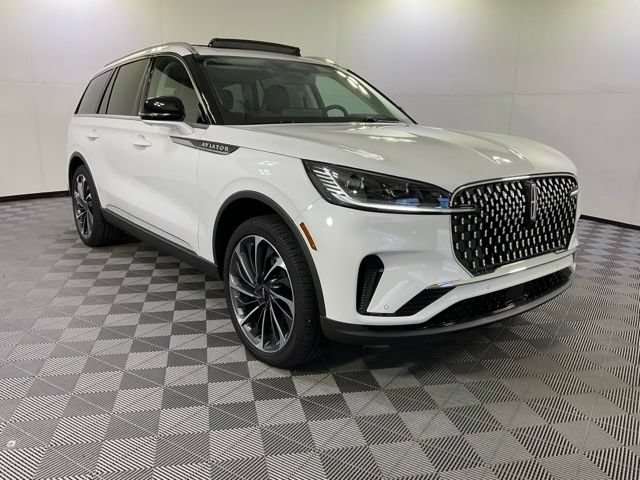 Used 2026 Lincoln Aviator Reserve AWD/4WD image 3