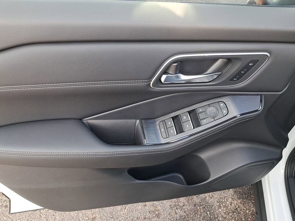 New 2026 Nissan Rogue Platinum w/ Platinum Premium Package image 11