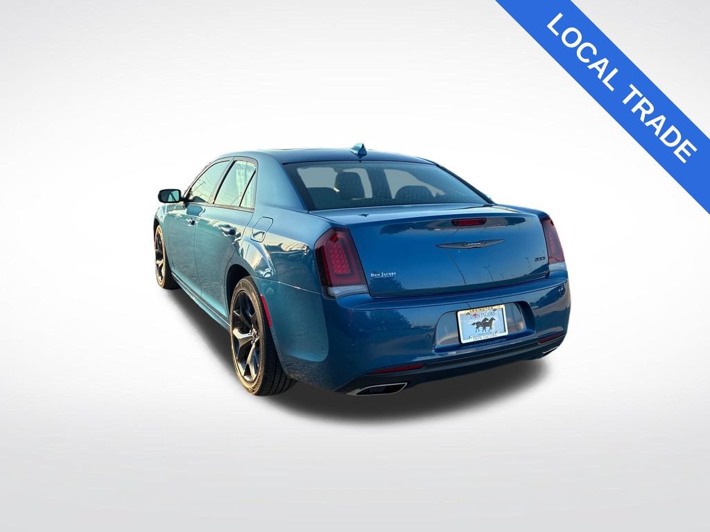 Used 2023 Chrysler 300 Touring L w/ Popular Equipment Group RWD image 6