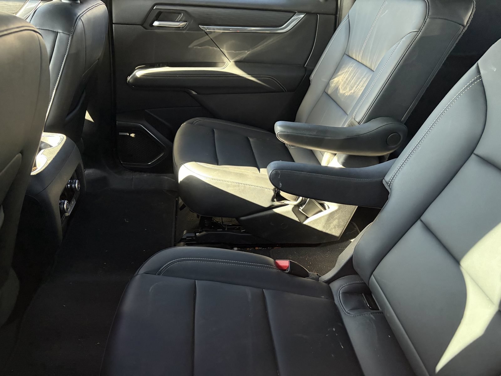 Used 2024 GMC Acadia Elevation FWD image 11