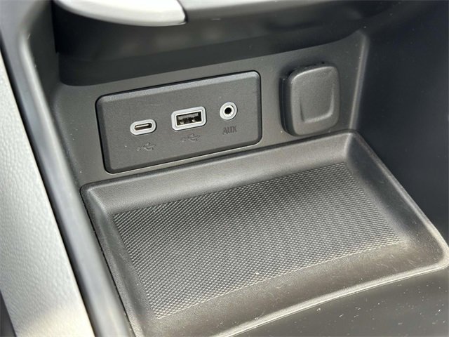 Used 2023 GMC Terrain SLE w/ Driver Convenience Package image 21